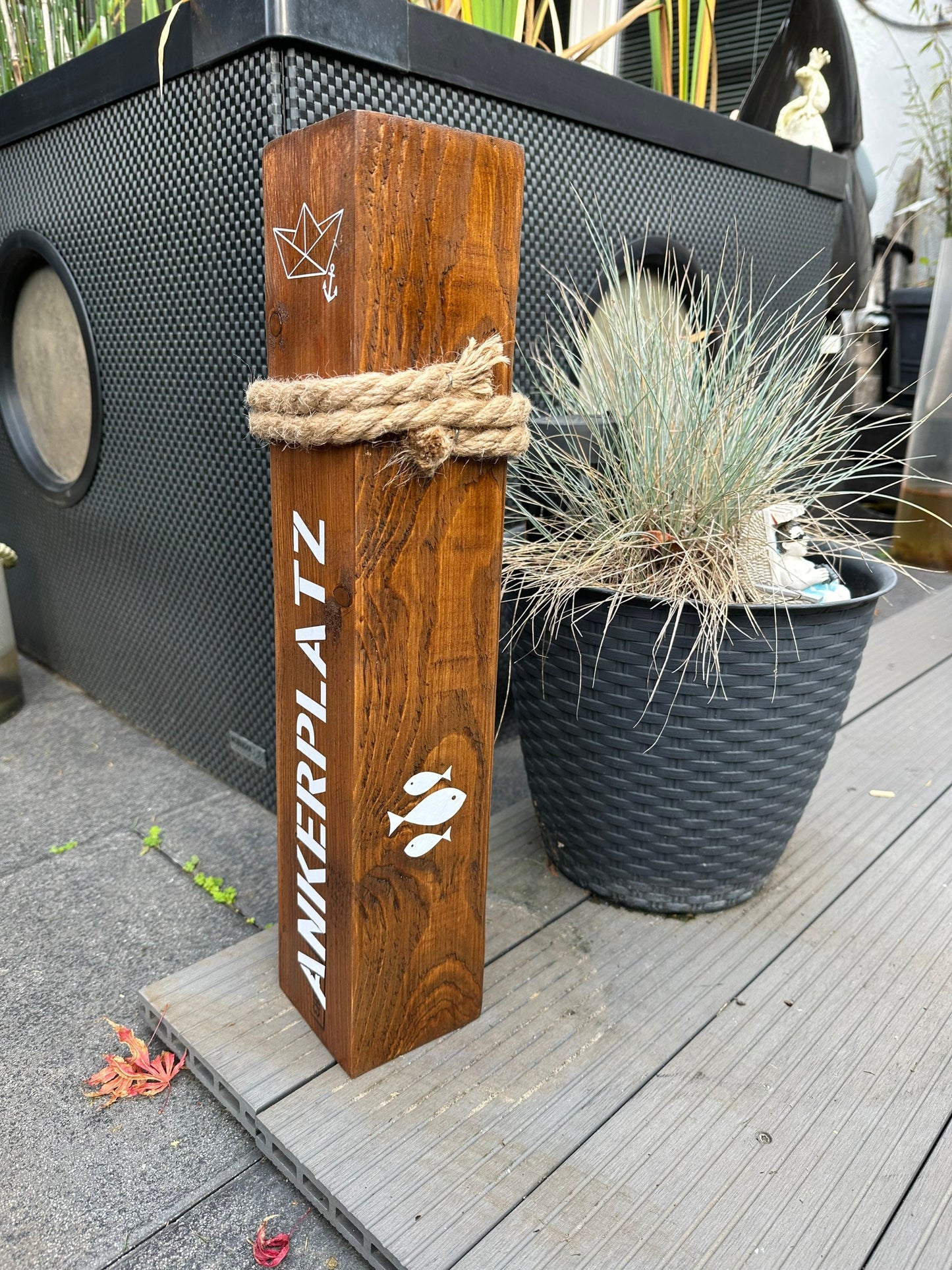 Ankerplatz Moin nußbraun Dekosäule Poller Holz Anker Stele Dalben Gartendeko maritim Heimathafen