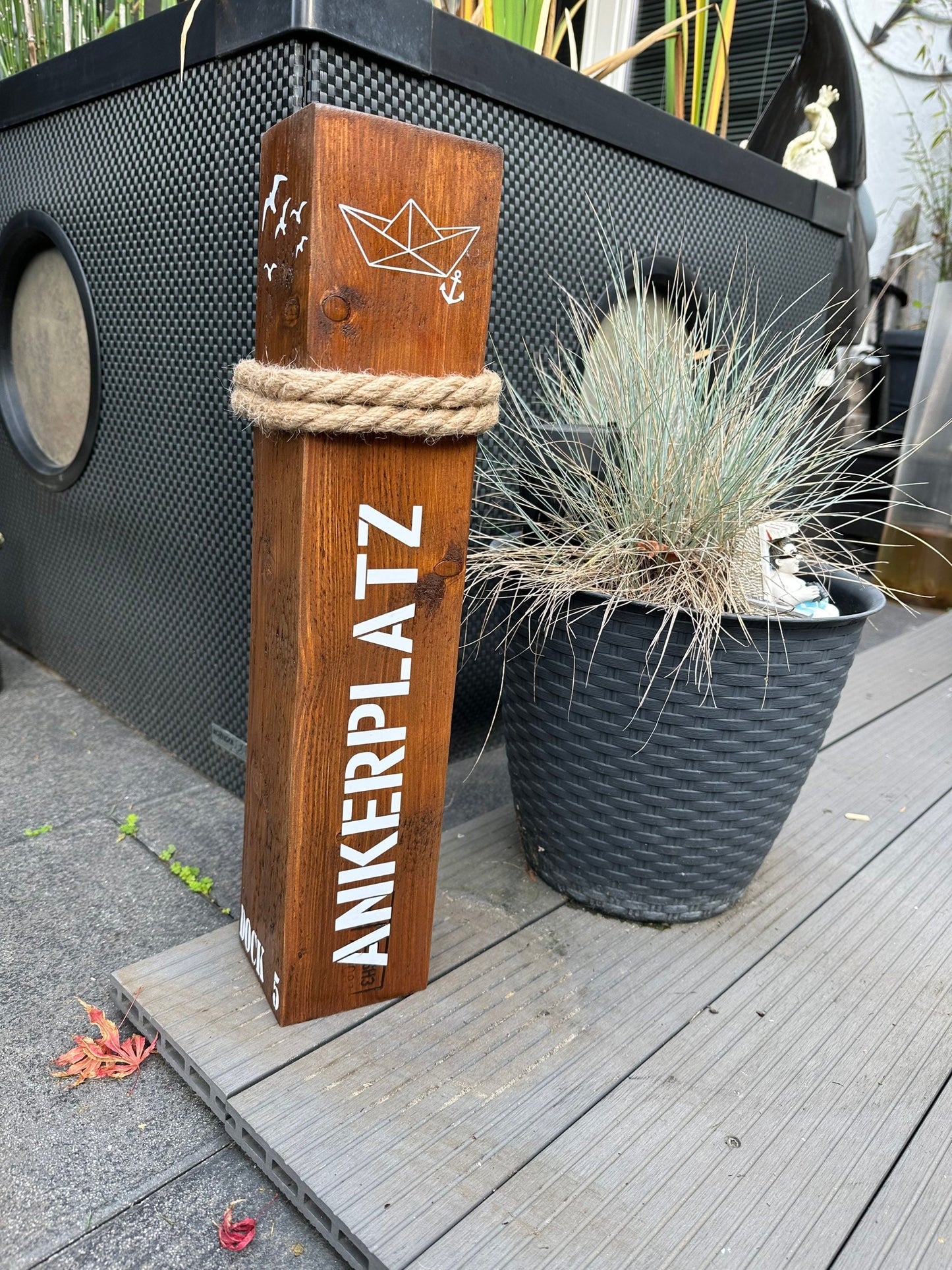 Ankerplatz Moin nußbraun Dekosäule Poller Holz Anker Stele Dalben Gartendeko maritim Heimathafen