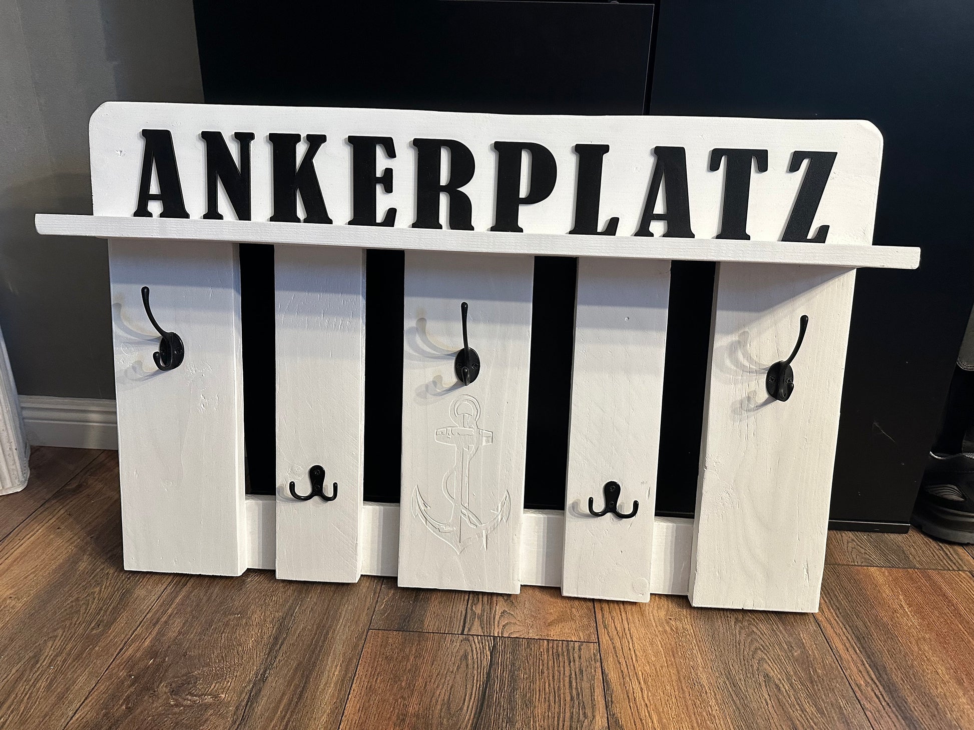 Rustikale Garderobe aus Palettenholz, massiv und rustikal, personalisierbar, Ankerplatz, Handarbeit